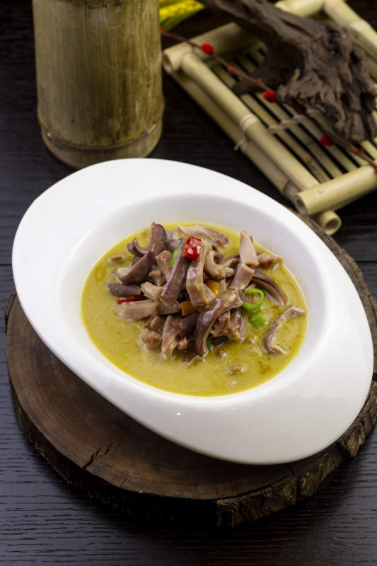 椒麻奶汤炖猪肚丝图片