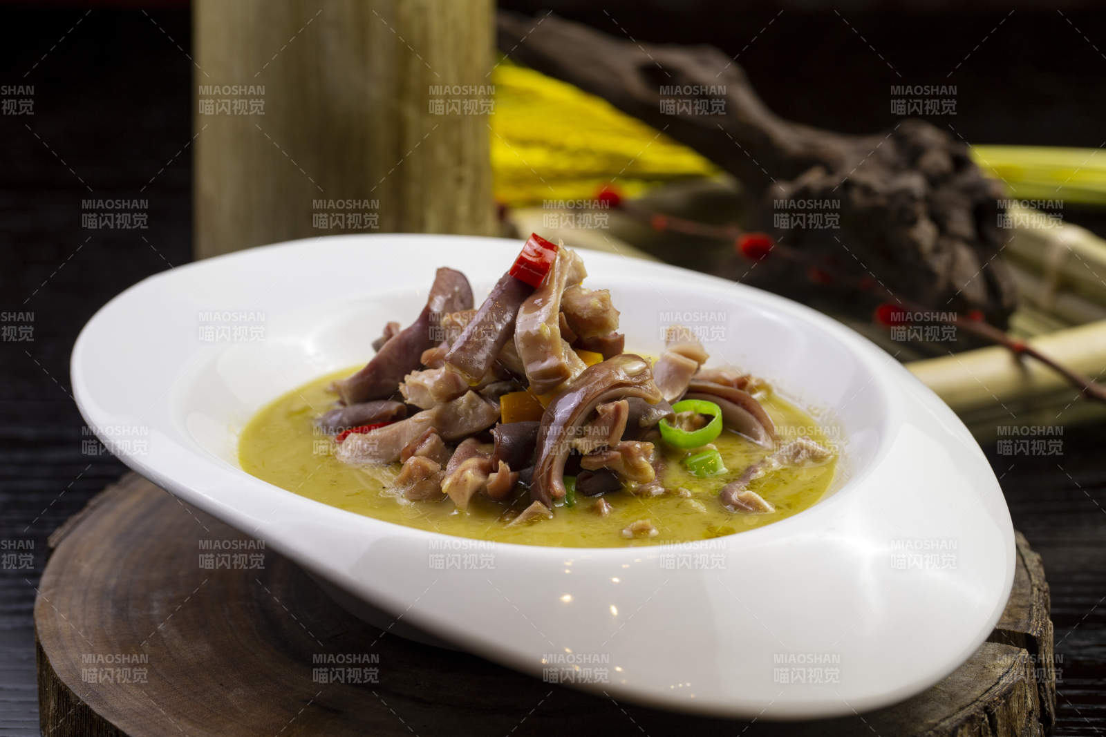 椒麻奶汤炖猪肚丝图片