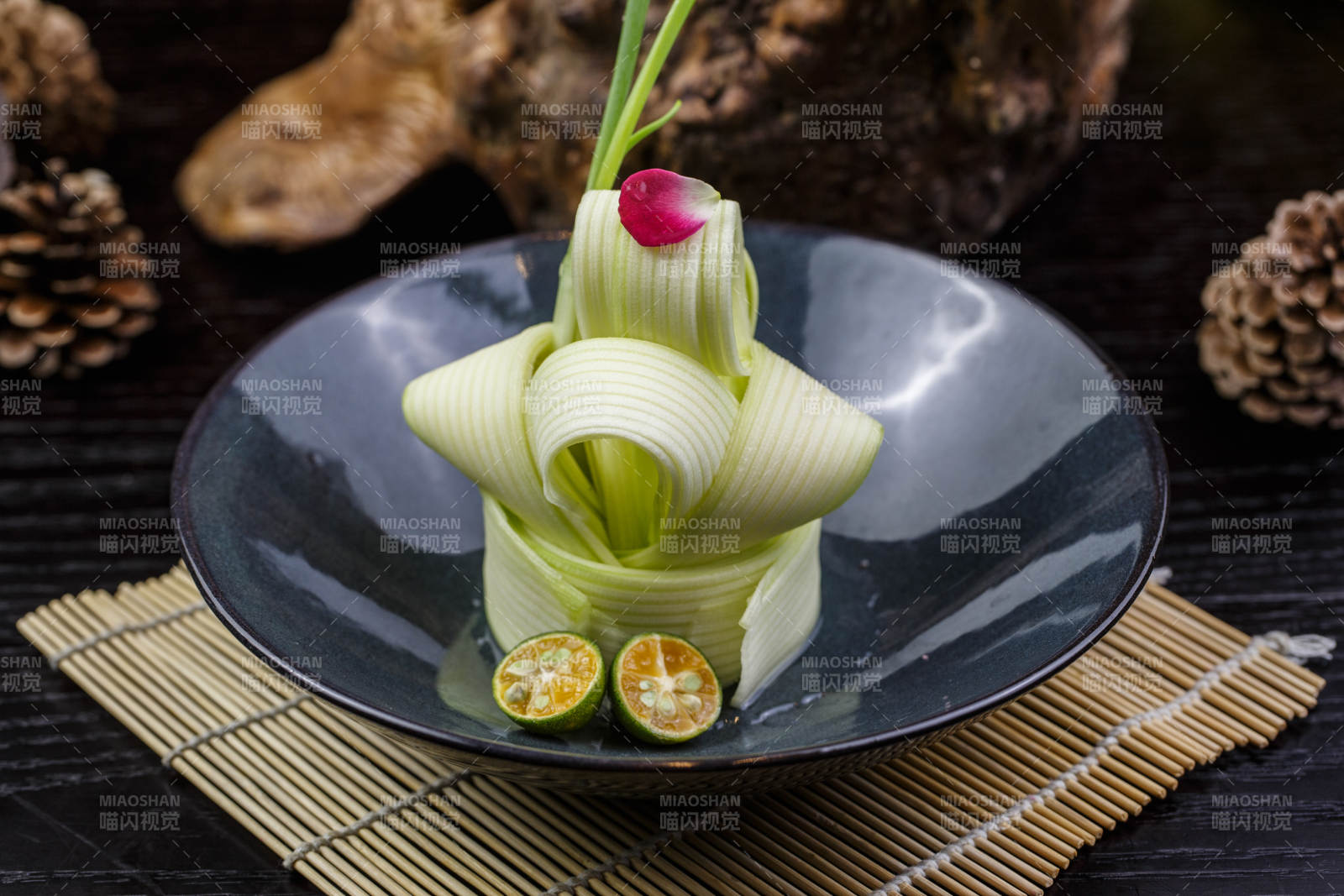 浇汁西芹丝图片