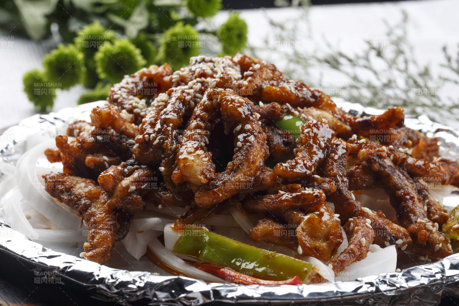 锡纸铁盘装的干煸鱿鱼须图片