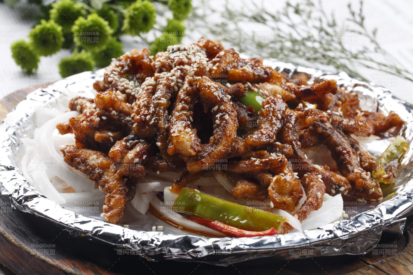 锡纸铁盘装的干煸鱿鱼须图片