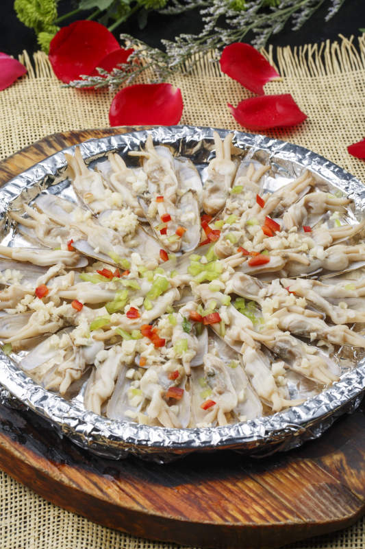 锡纸铁盘装的蒜蓉粉丝铁板蛏子图片