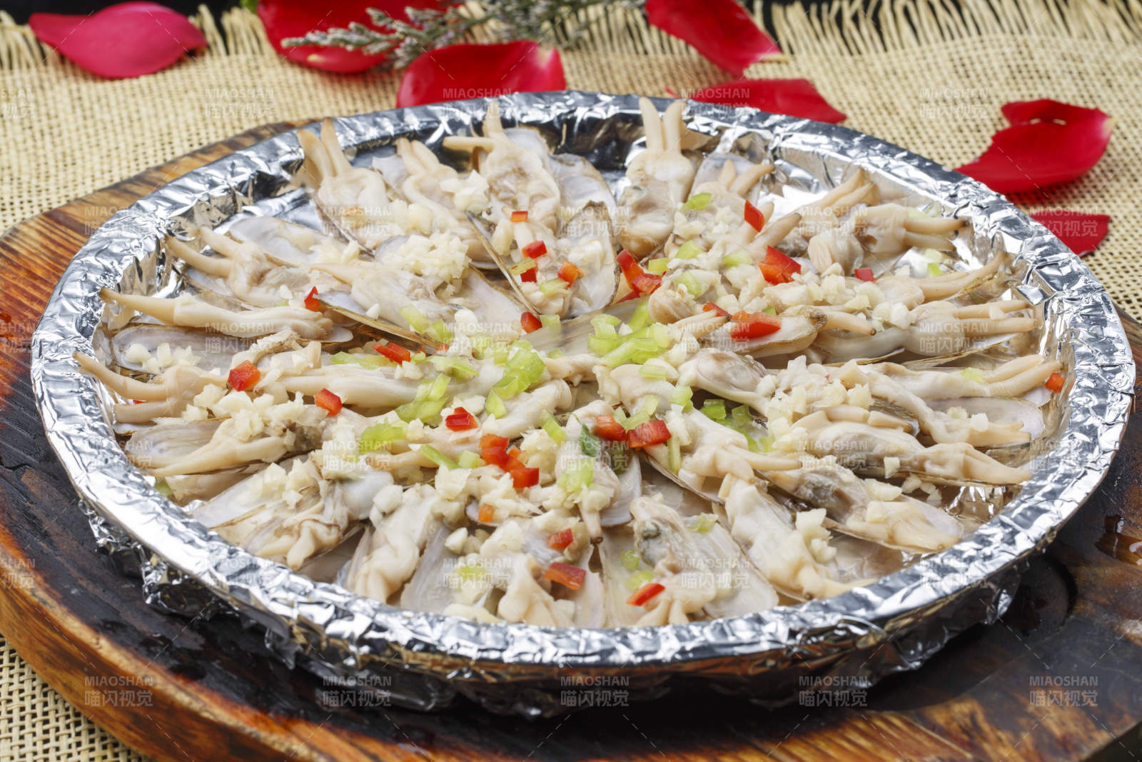 锡纸铁盘装的蒜蓉粉丝铁板蛏子图片