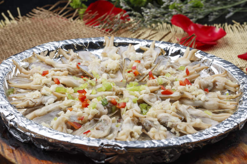 锡纸铁盘装的蒜蓉粉丝铁板蛏子图片