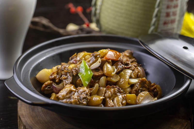 砂锅蒜香跑山鸡图片