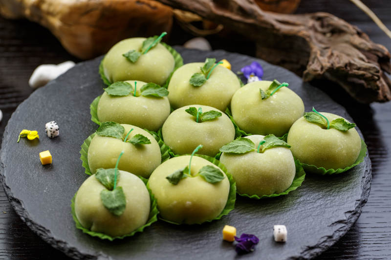 糯米糍造型似青苹果奶油泡芙图片