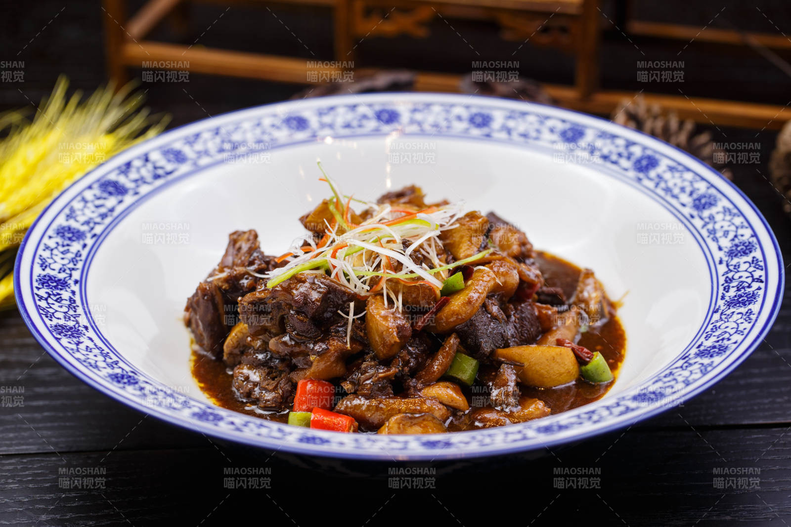 红烧耗牛尾图片