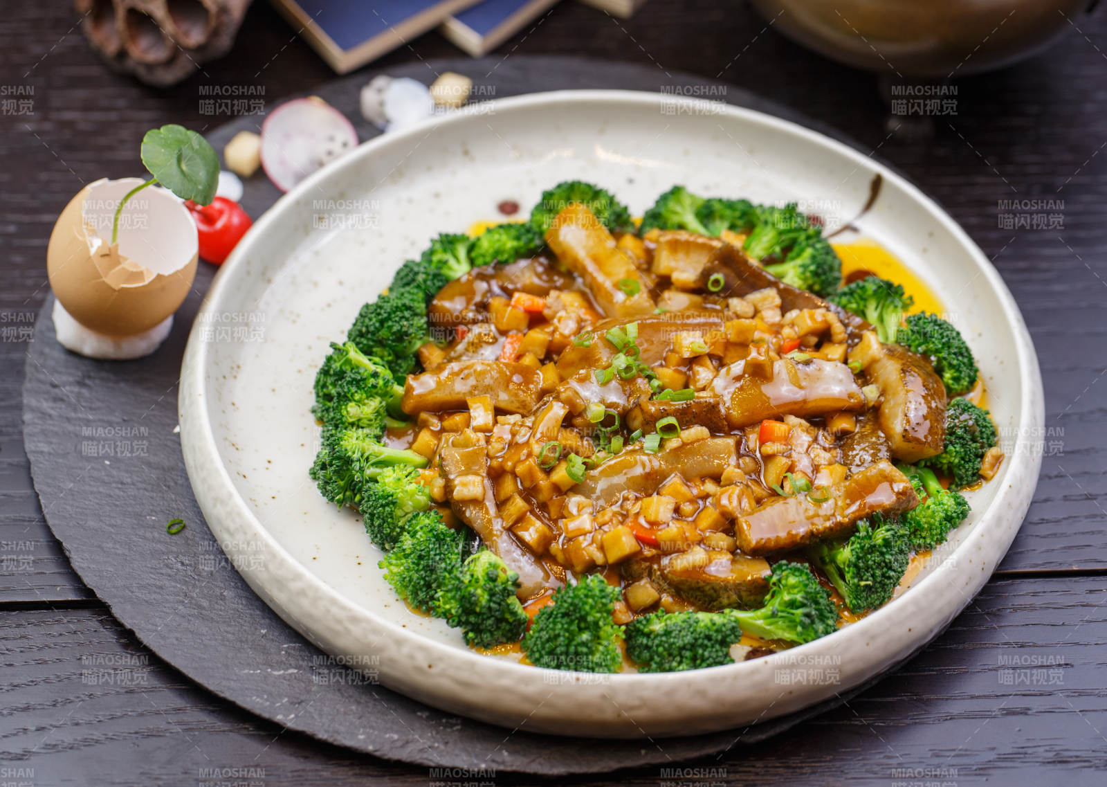 肉粒蒜香酱烧皮参图片