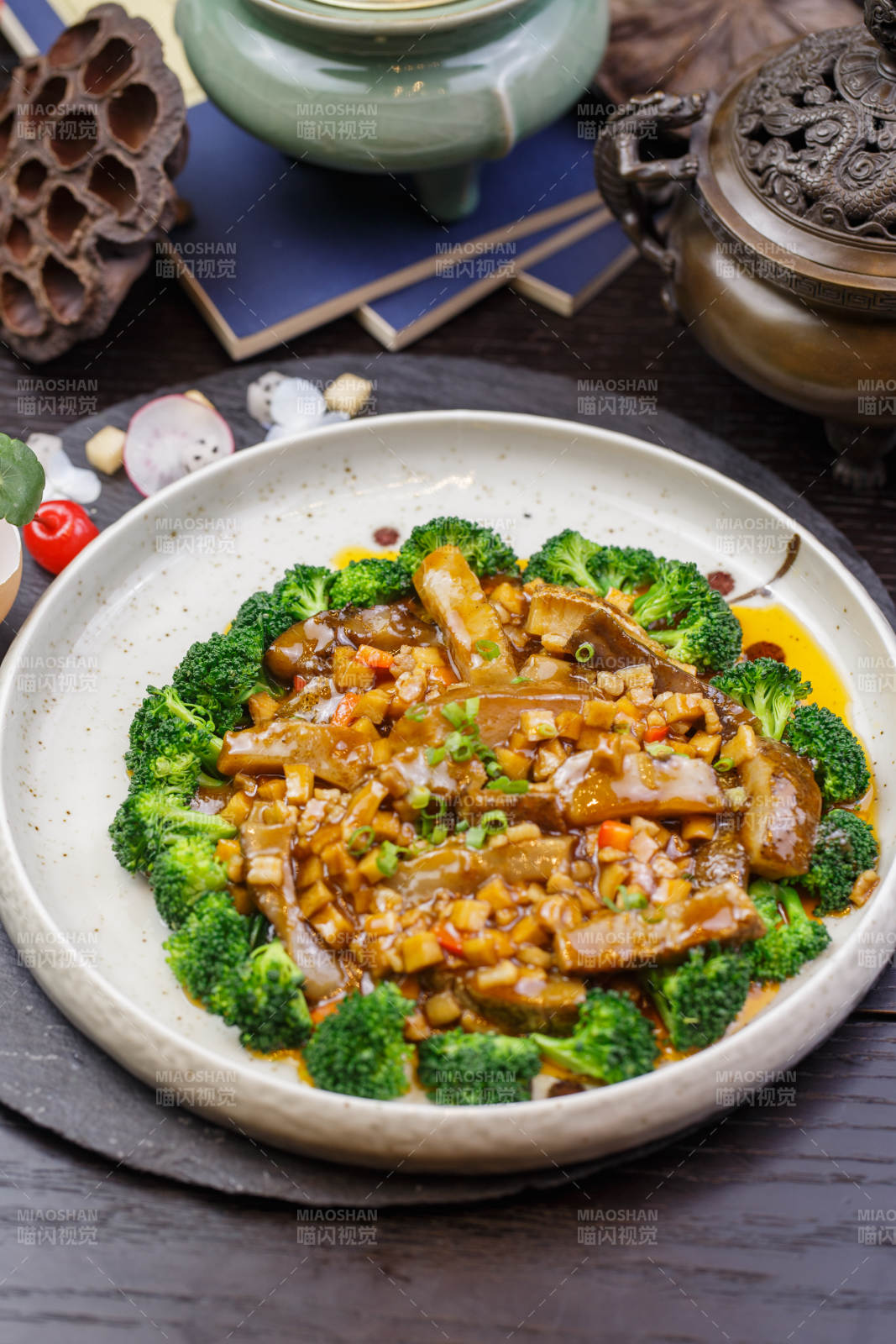 肉粒蒜香酱烧皮参图片