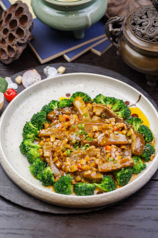 肉粒蒜香酱烧皮参图片