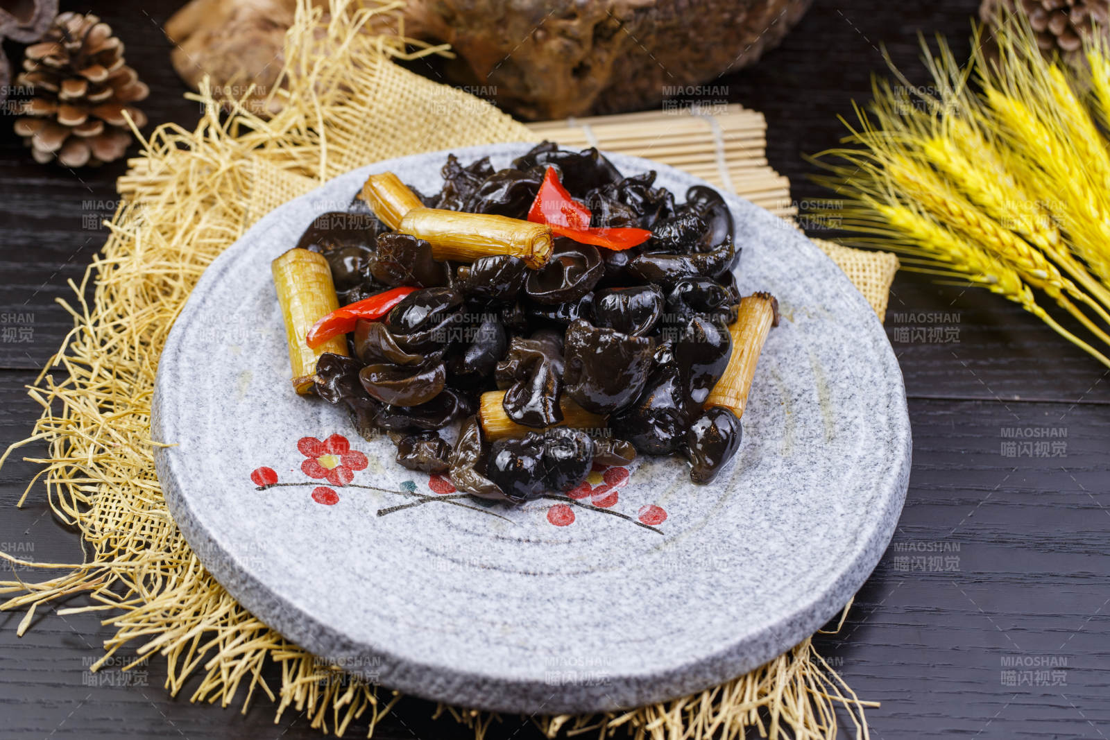 葱烧黑木耳图片