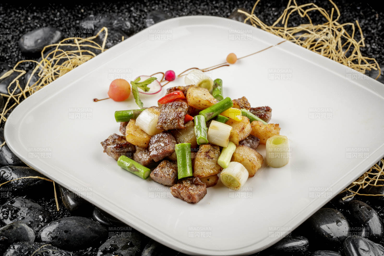 葱香咸鱼丁芦笋牛仔粒图片