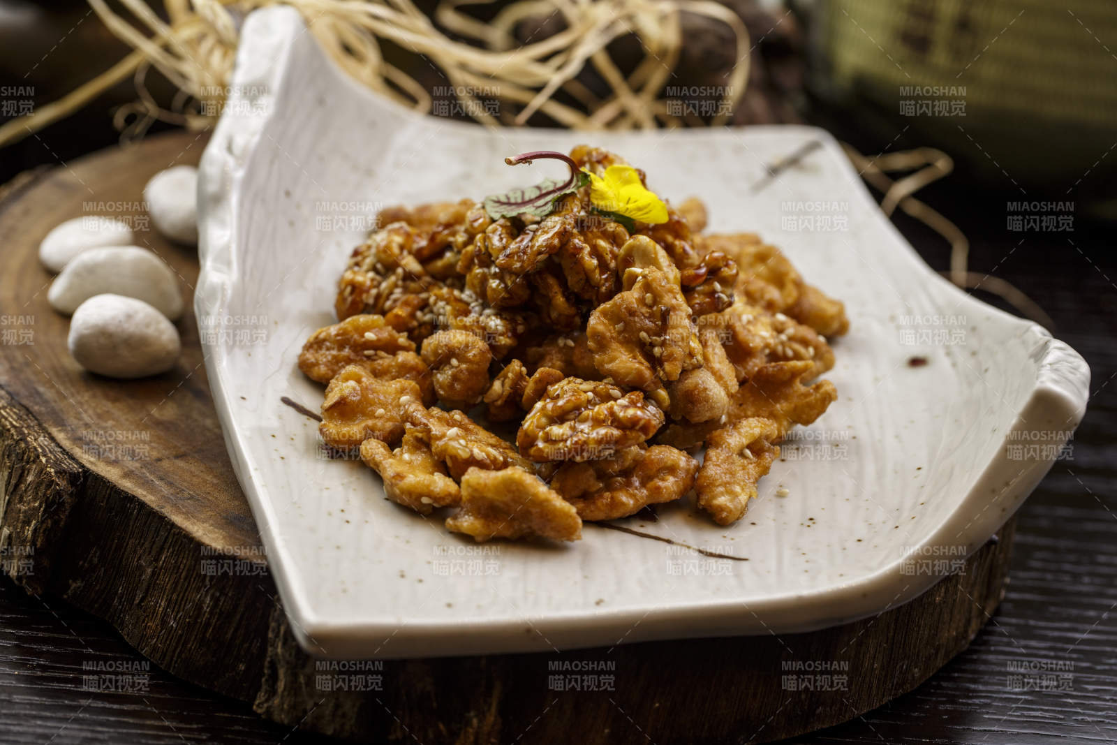 蜜汁核桃仁图片