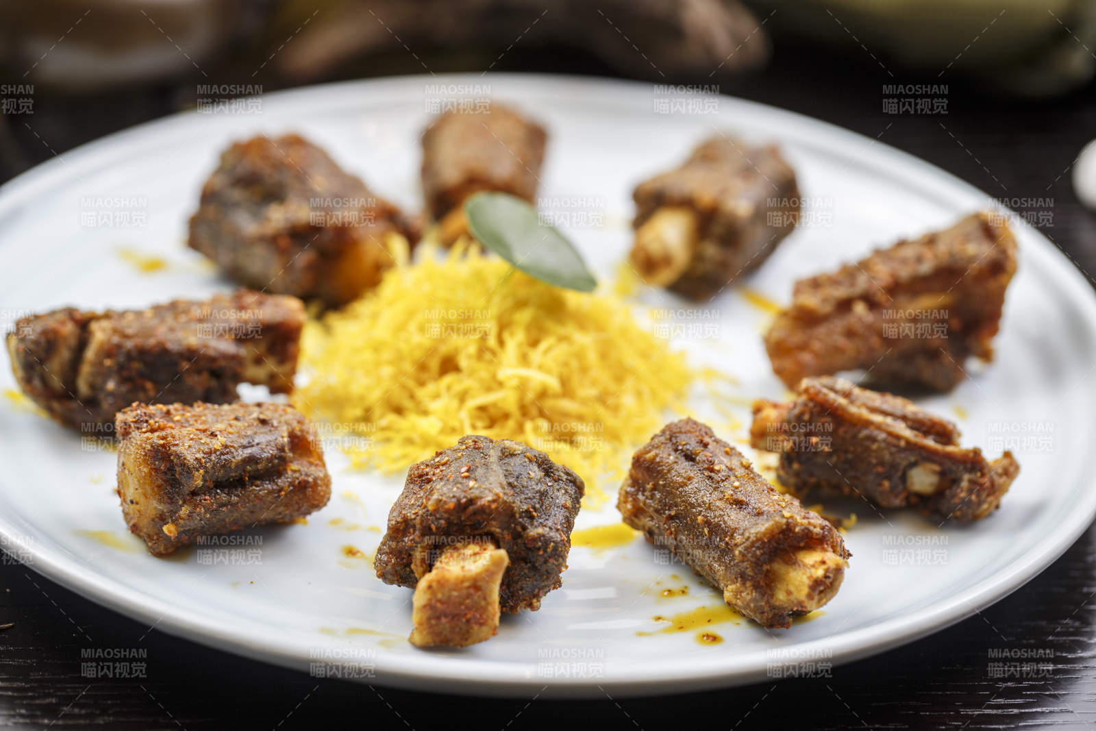 金丝蒜香排骨图片