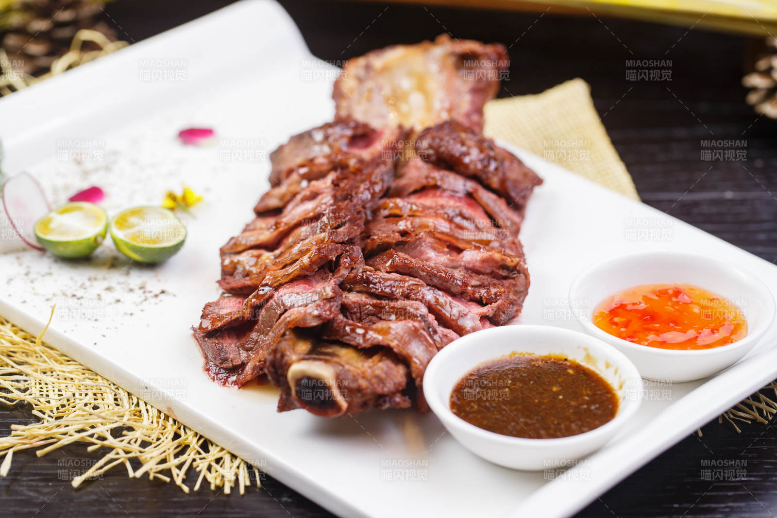 香烤牛肋拆骨肉图片