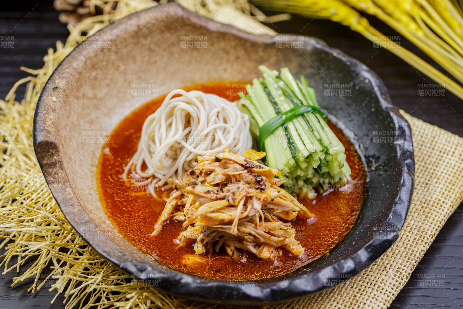 香辣鸡丝荞麦面图片