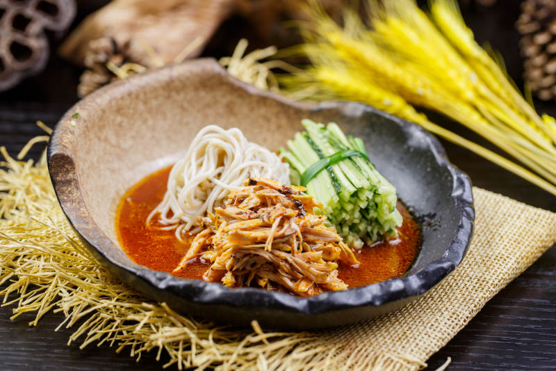 香辣鸡丝荞麦面图片