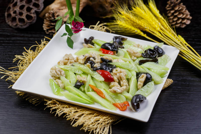 鲜桃仁芦笋炒木耳图片