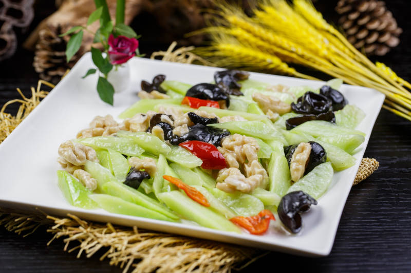 鲜桃仁芦笋炒木耳图片