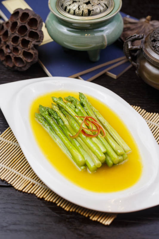 鲜鸡汤煨芦笋图片