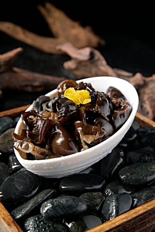 火锅食材一盘新鲜黑木耳图片