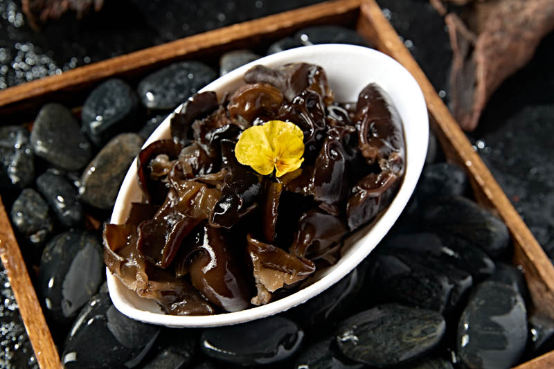 火锅食材一盘新鲜黑木耳图片