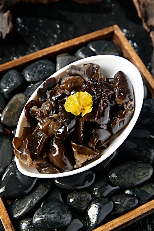火锅食材一盘新鲜黑木耳图片