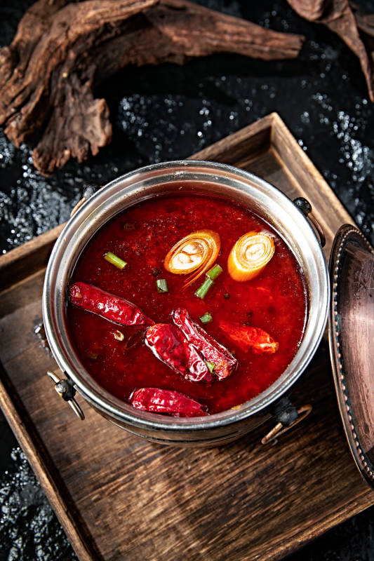 小火锅汤底麻辣牛油锅图片