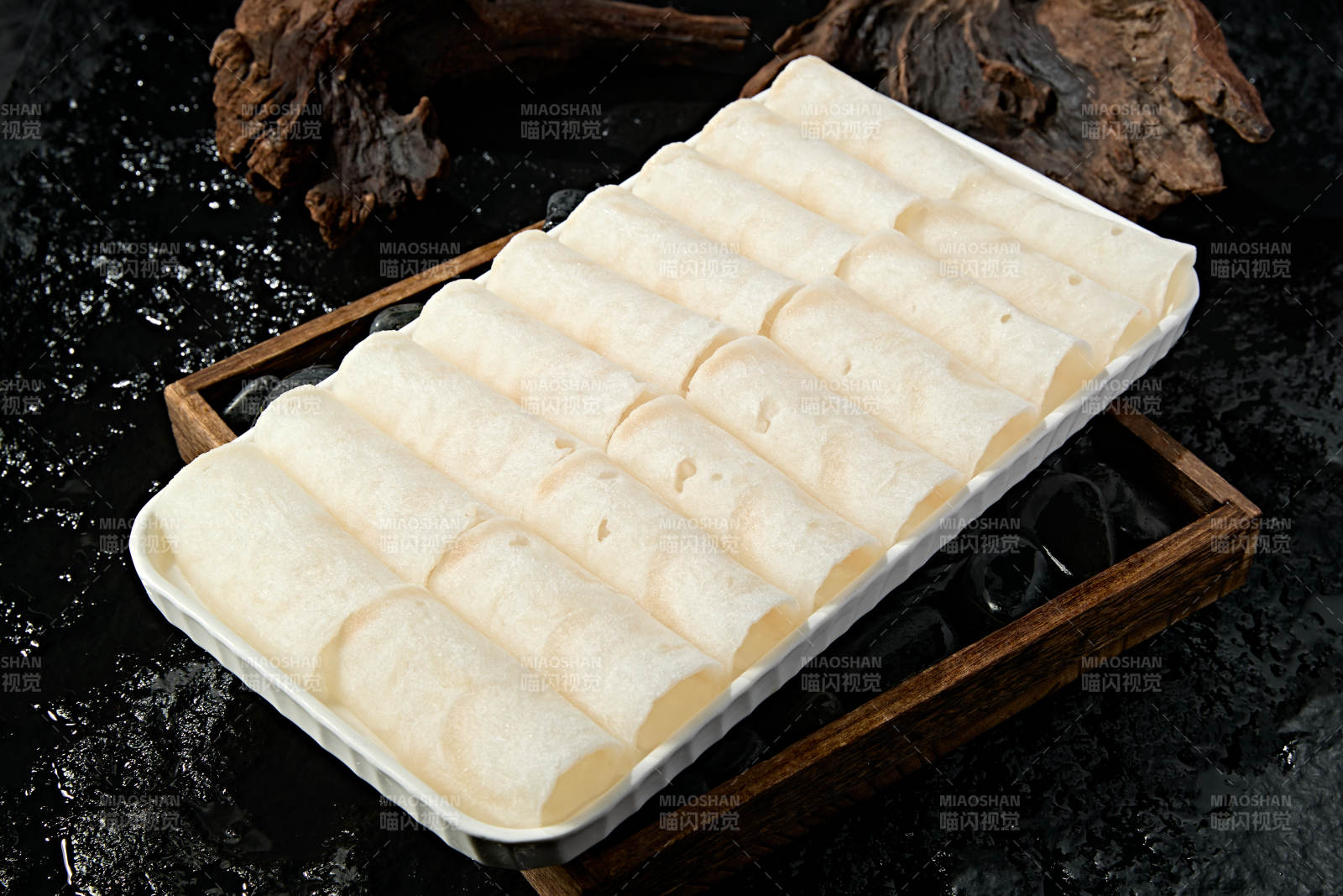 高档火锅料理食材银鳕鱼卷图片