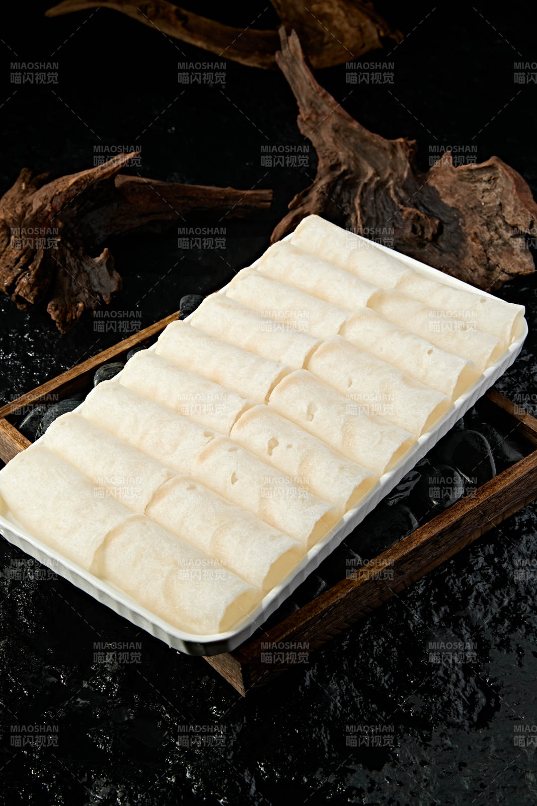 高档火锅料理食材银鳕鱼卷图片