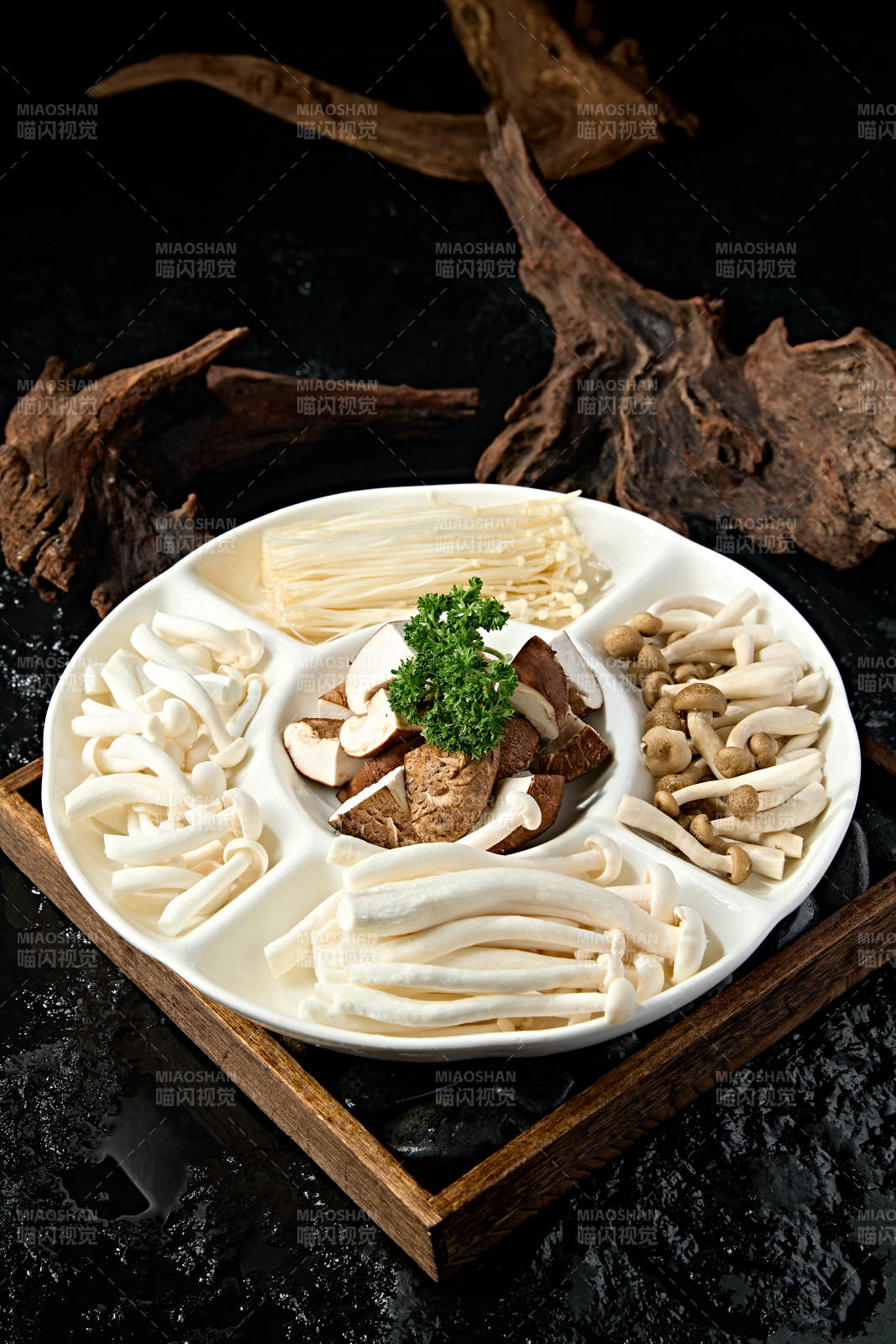 美味火锅食材山珍菌菇拼盘图片