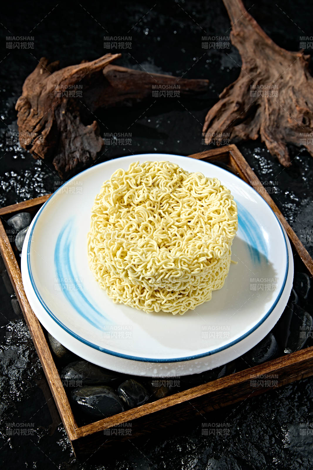 高档火锅料理食材方便面饼图片