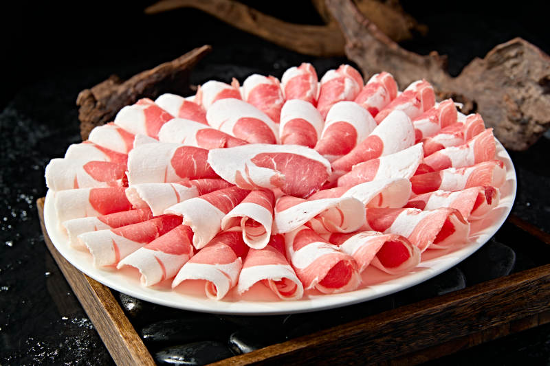 内蒙草原羔羊肉片图片