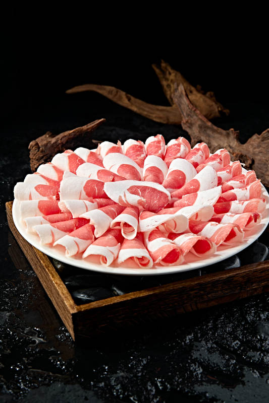 内蒙草原羔羊肉片图片