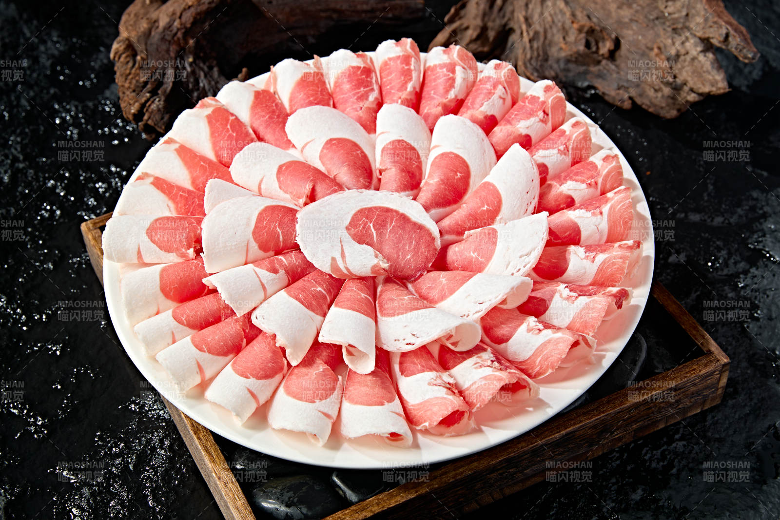 内蒙草原羔羊肉片图片