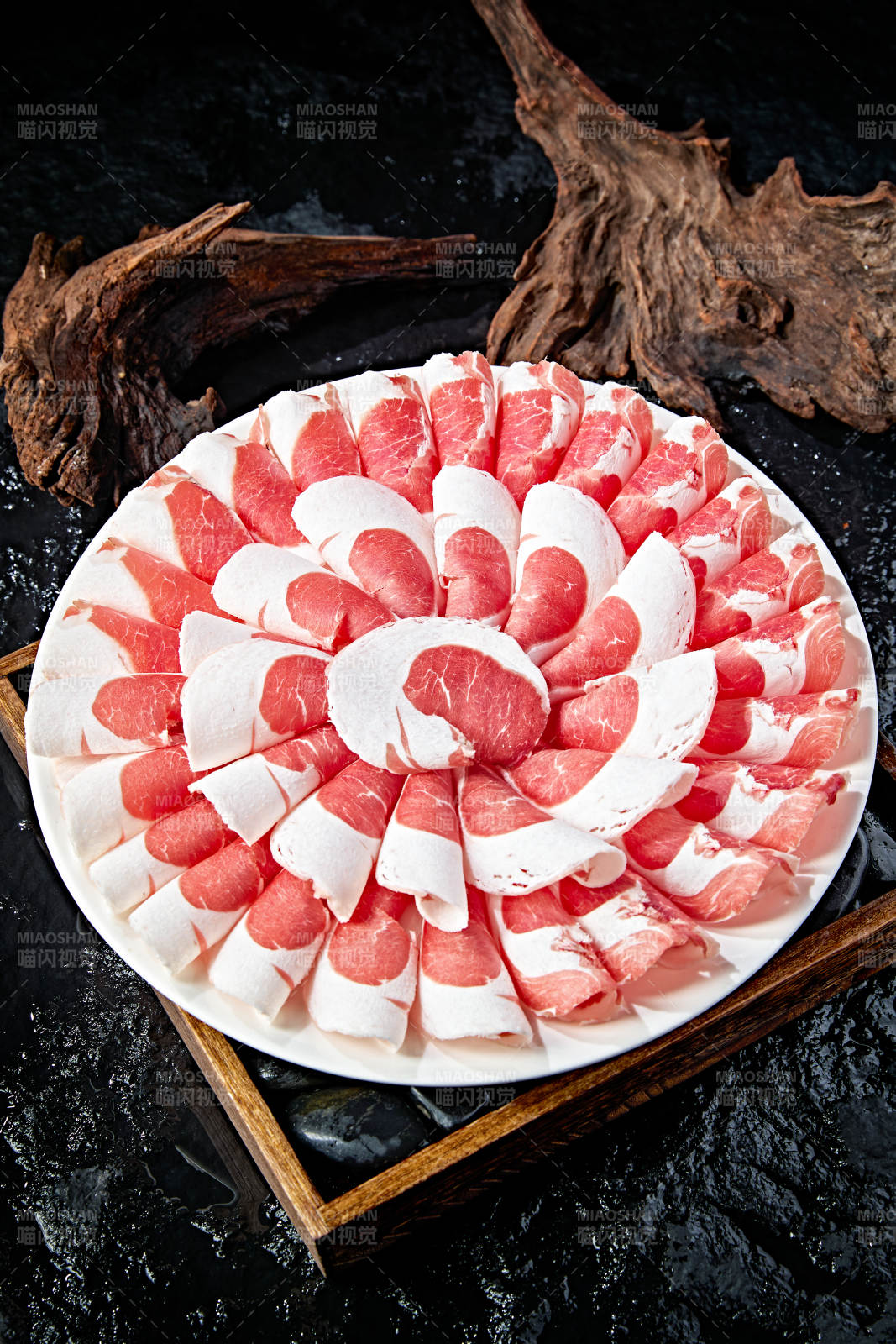 内蒙草原羔羊肉片图片