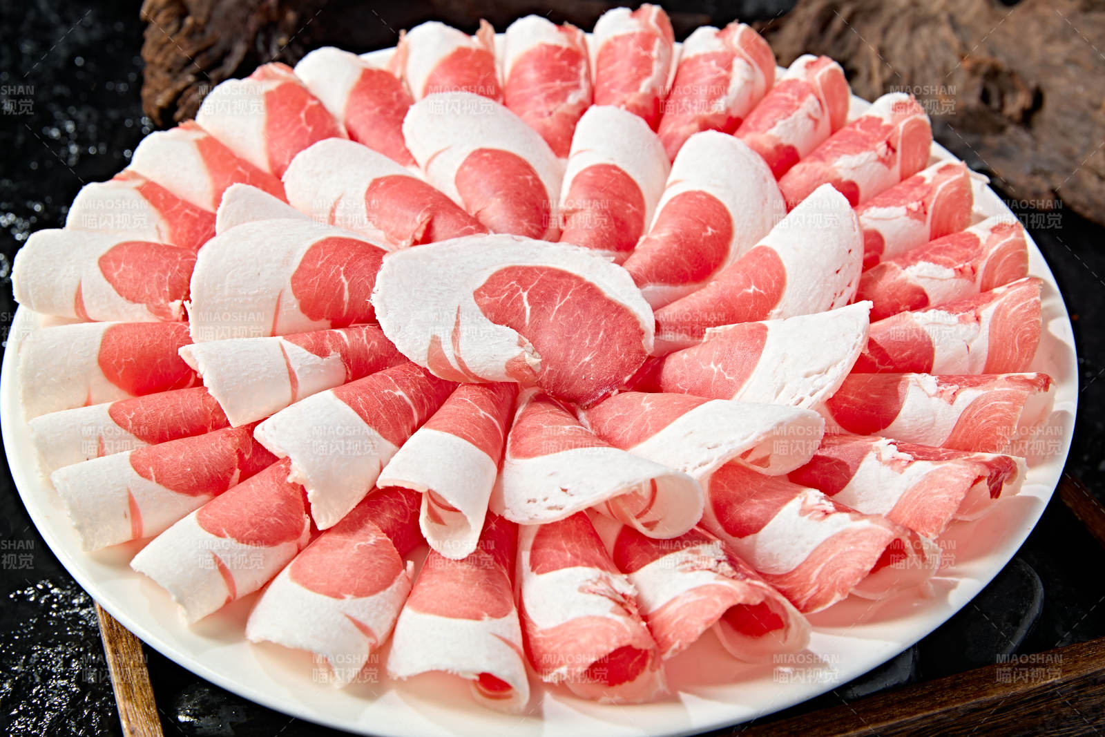 内蒙草原羔羊肉片图片