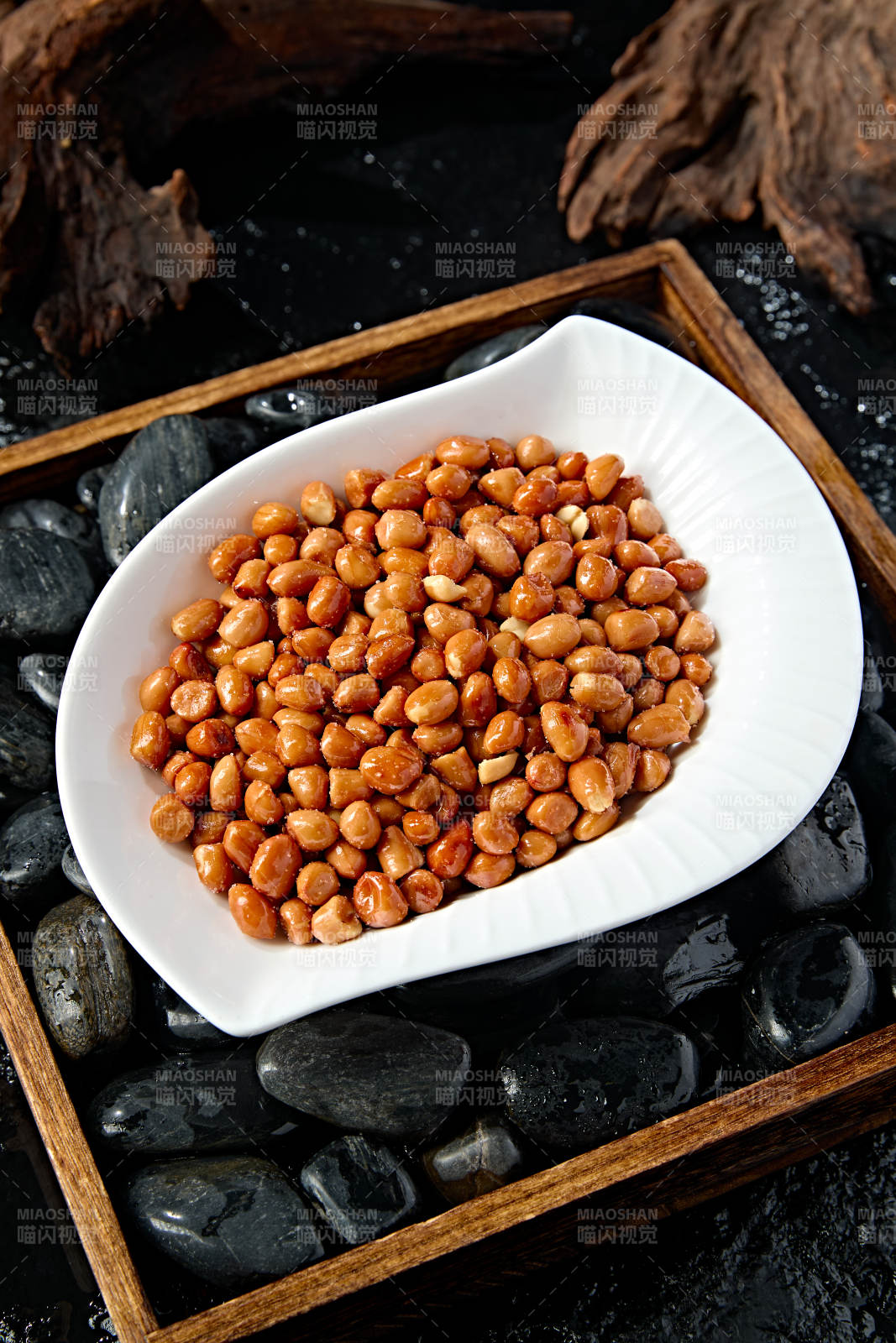 佐酒小吃油炸花生米图片