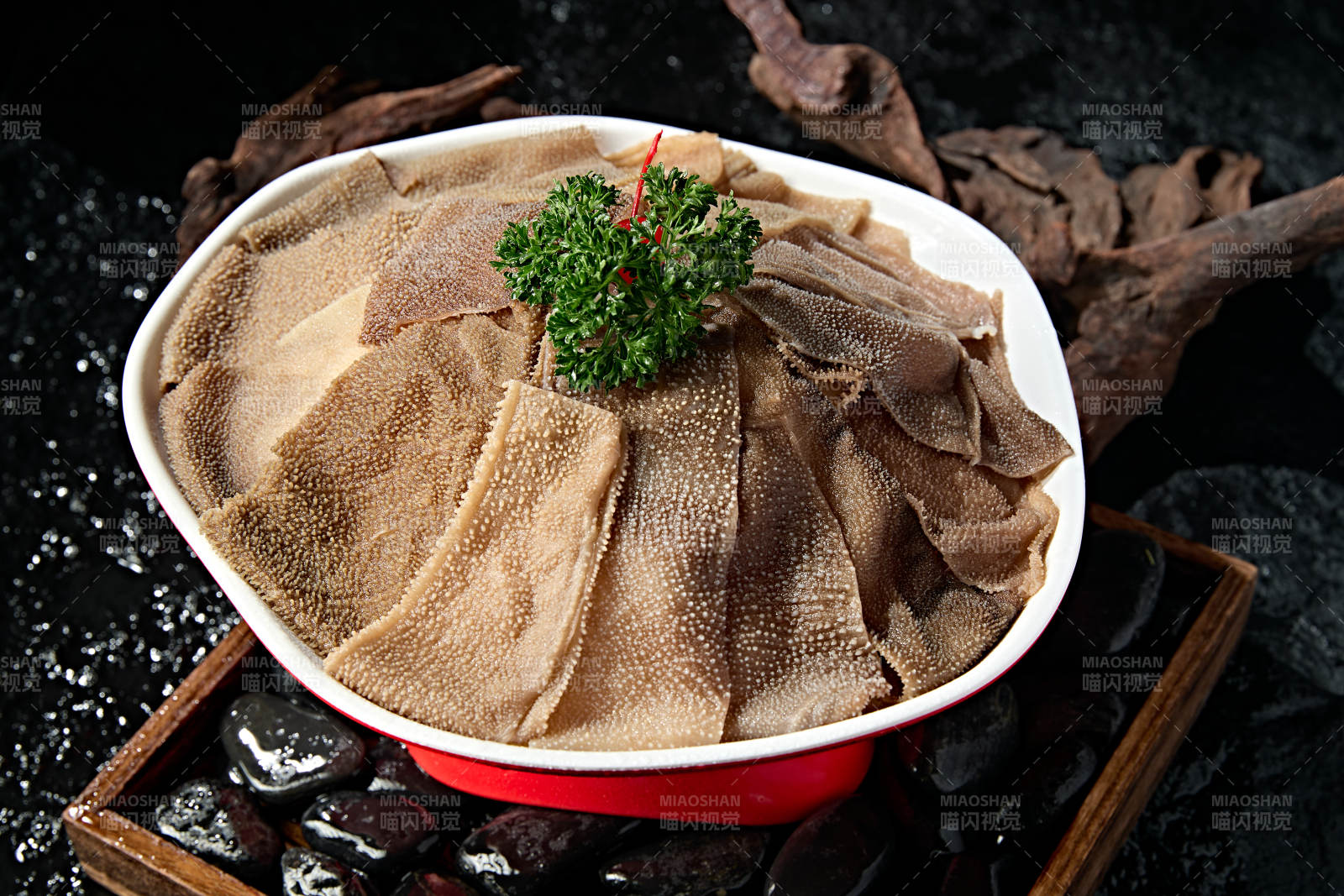 美味火锅食材鲜嫩大片毛肚图片