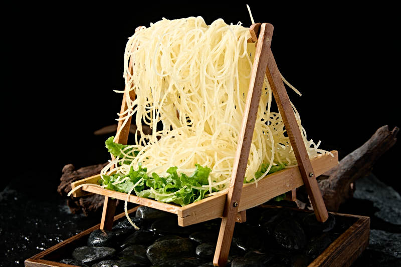 美味火锅食材晾干鲜切土豆丝图片
