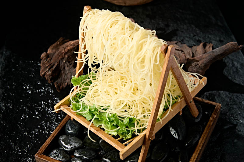 美味火锅食材晾干鲜切土豆丝图片