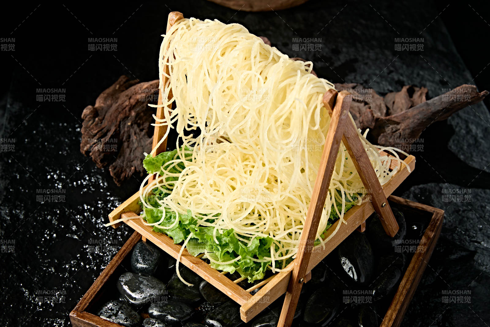 美味火锅食材晾干鲜切土豆丝图片