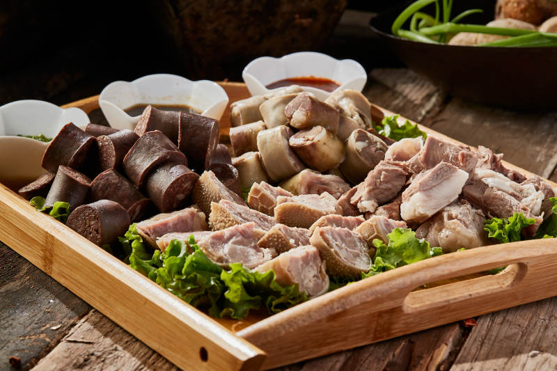 蒙餐血肠白肠肚包肉拼盘图片