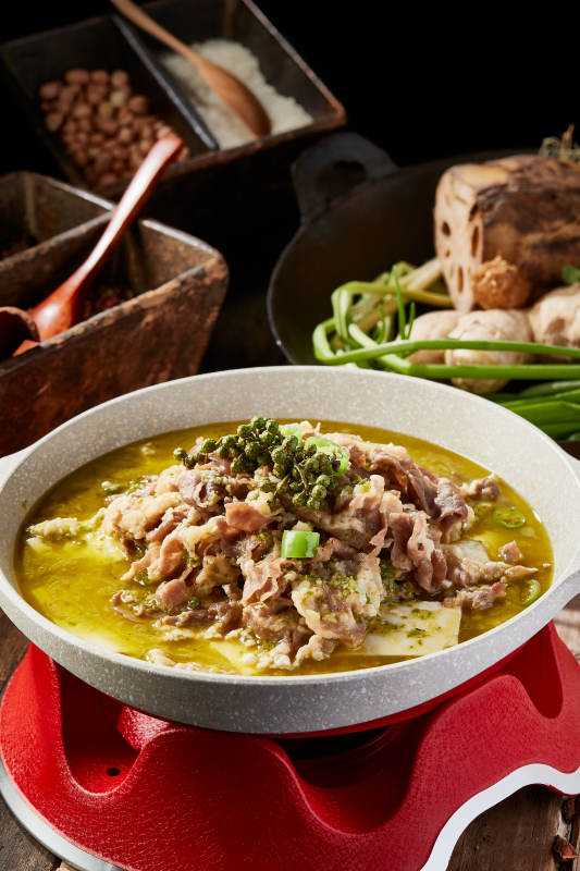 椒麻酸汤肥牛炖豆腐图片