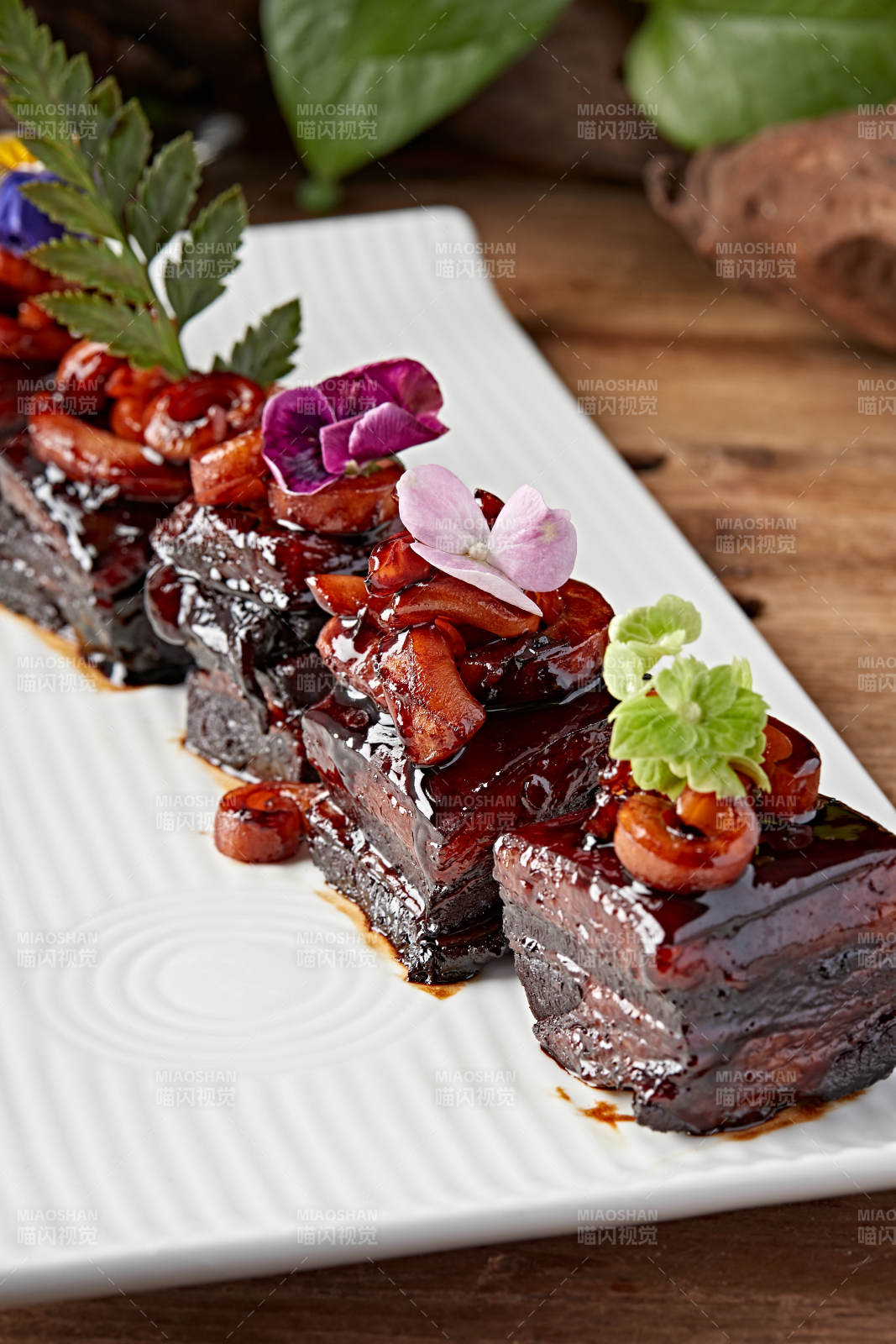 鱿鱼须红烧五花肉图片