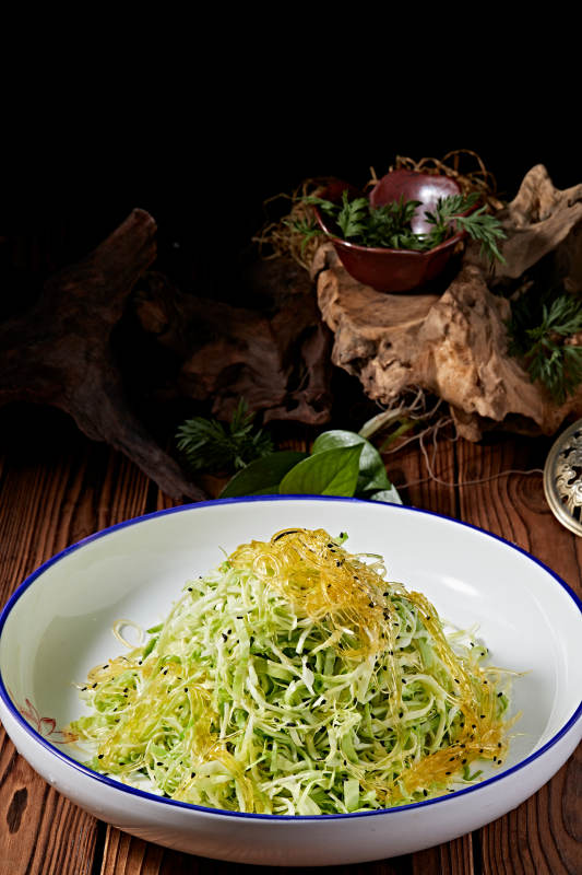 海蜇丝凉拌包菜图片