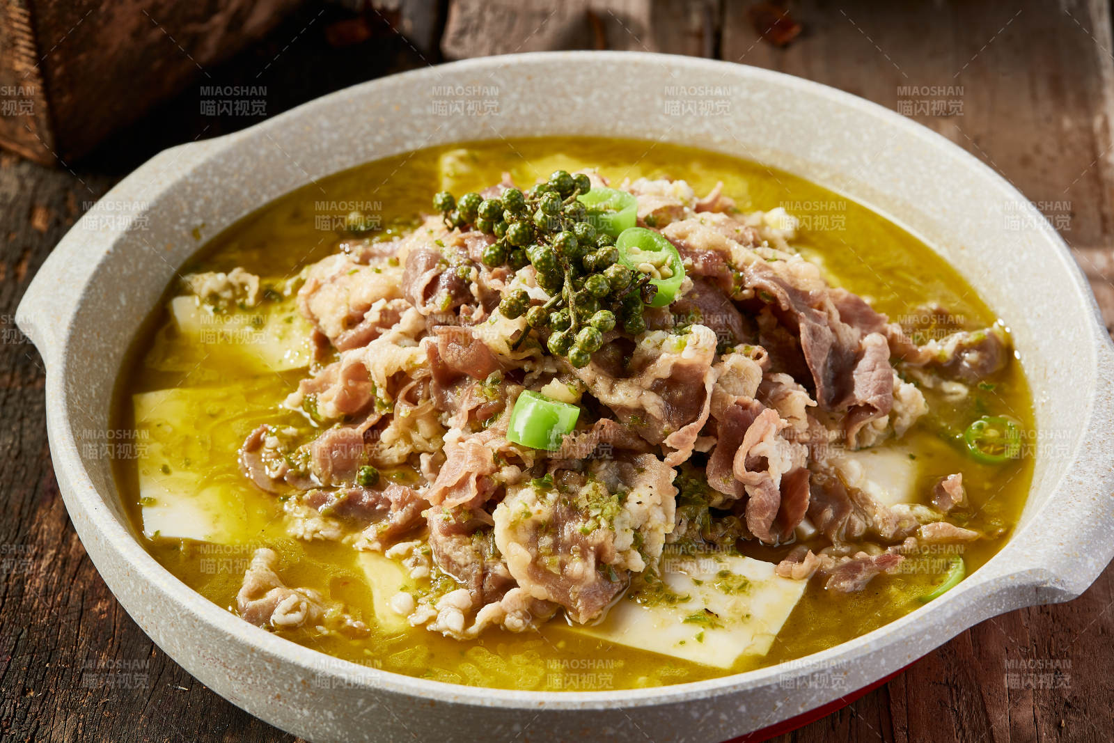 椒麻酸汤肥牛炖豆腐图片