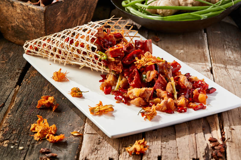 金莲花竹楼辣炒鸡脆骨图片