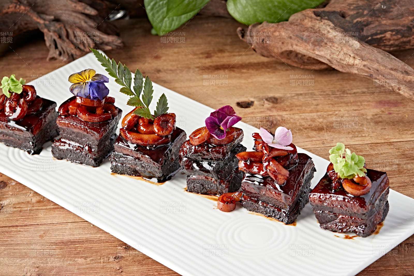 鱿鱼须红烧五花肉图片