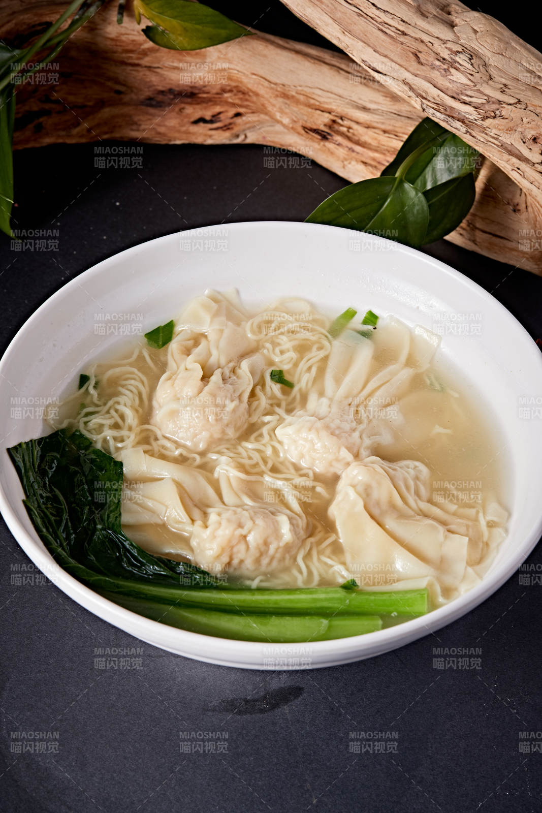 港式茶餐馄饨面图片